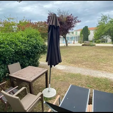 Chateliers, Piscine Chauffee, Et Jardin A St Martin De Re *