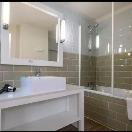 Chateliers, Piscine Chauffee, Et Jardin A St Martin De Re